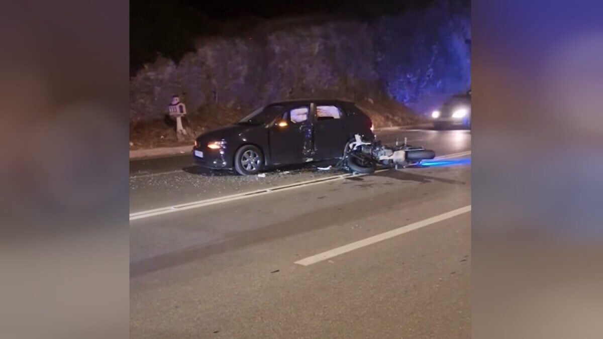 Τροχαίο Αθηνών – Σουνίου: Ο οδηγός παρέσυρε τη μηχανή των αστυνομικών σε αναστροφή – Στο 401 ΣΝ οι δύο τραυματίες 1 Τροχαίο Αθηνών – Σουνίου: Ο οδηγός παρέσυρε τη μηχανή των αστυνομικών σε αναστροφή – Στο 401 ΣΝ οι δύο τραυματίες