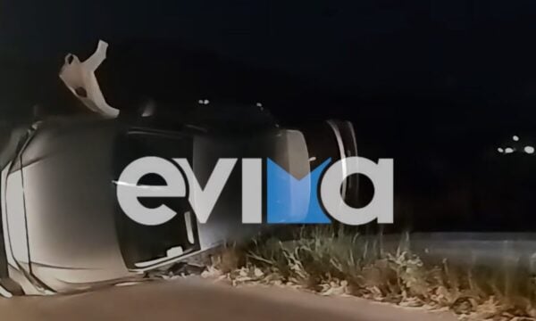 Εύβοια: Αυτοκίνητο βγήκε από τον δρόμο, τούμπαρε και πέρασε πάνω από τις προστατευτικές μπάρες – Καλά στην υγεία τους η οδηγός και το 3 μηνών μωρό της
