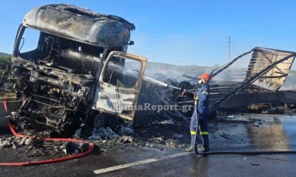 Φθιώτιδα: Ένας νεκρός σε σοκαριστικό τροχαίο με 2 φορτηγά – Το ένα τυλίχτηκε στις φλόγες