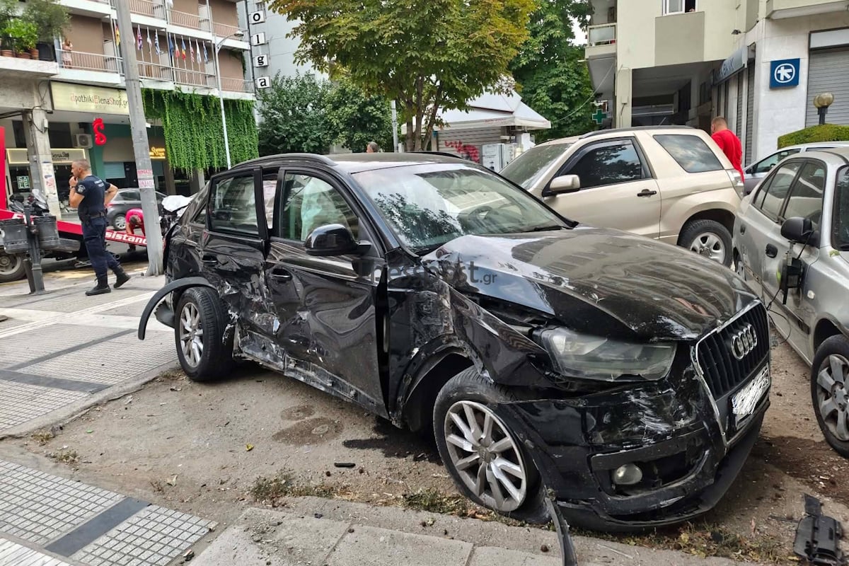 Τροχαίο στη Θεσσαλονίκη: Δύο αυτοκίνητα συγκρούστηκαν και έπεσαν πάνω σε άλλα 6 – 2 τραυματίες στο νοσοκομείο
