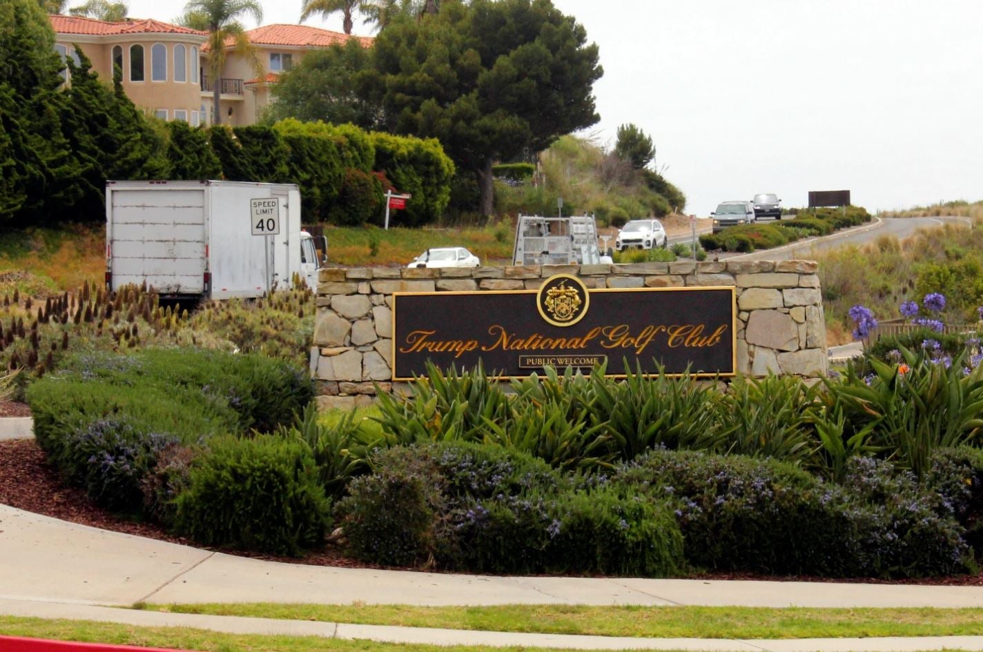 Τραμπ στην Καλιφόρνια: Ένοπλος συνελήφθη έξω από το γήπεδο γκολφ του πριν από την επίσκεψη