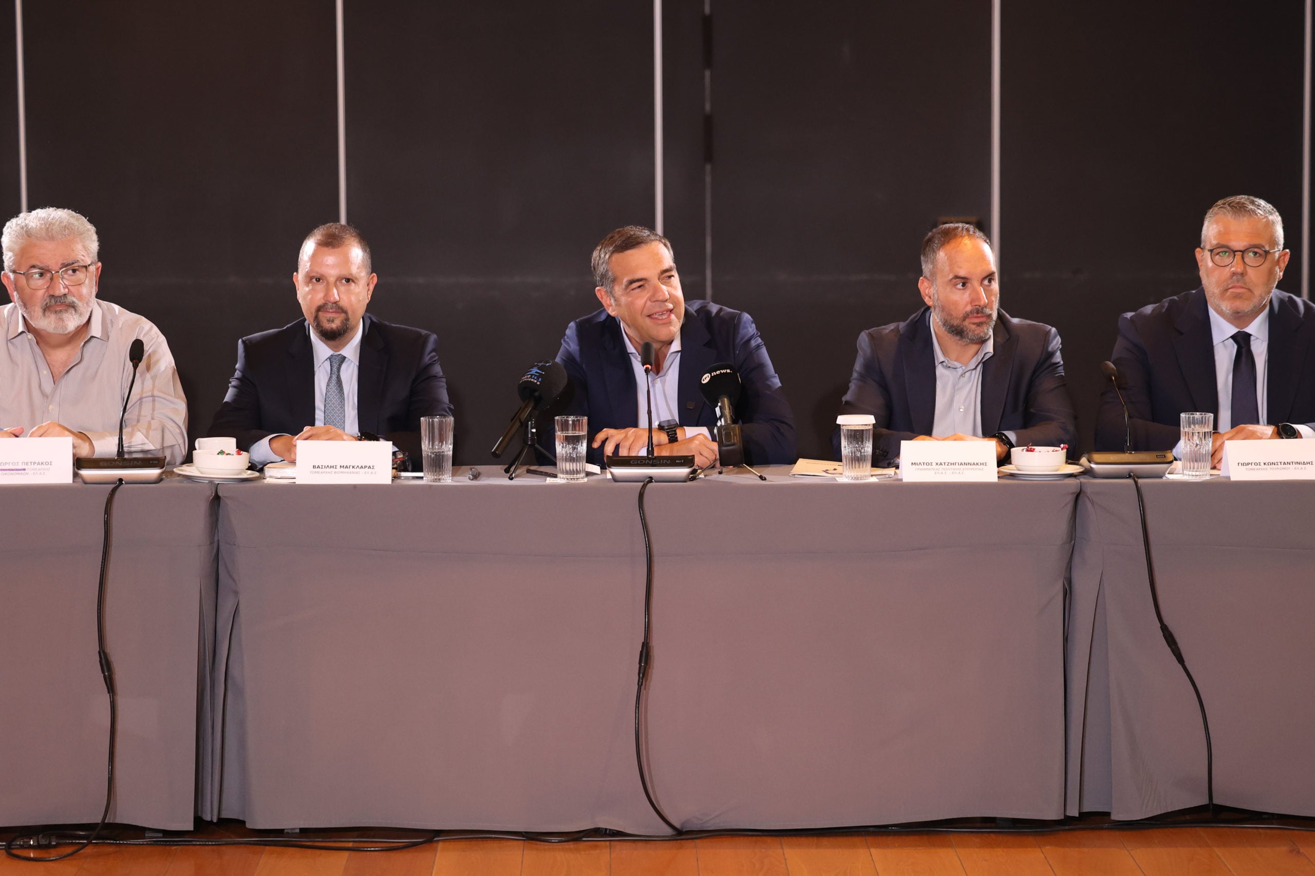 Τσίπρας: Η συσσώρευση ολιγοπωλίων είναι ένα από τα μεγαλύτερα ζητήματα που απασχολούν την αγορά και τη μικρομεσαία επιχειρηματικότητα 10 Τσίπρας: Η συσσώρευση ολιγοπωλίων είναι ένα από τα μεγαλύτερα ζητήματα που απασχολούν την αγορά και τη μικρομεσαία επιχειρηματικότητα