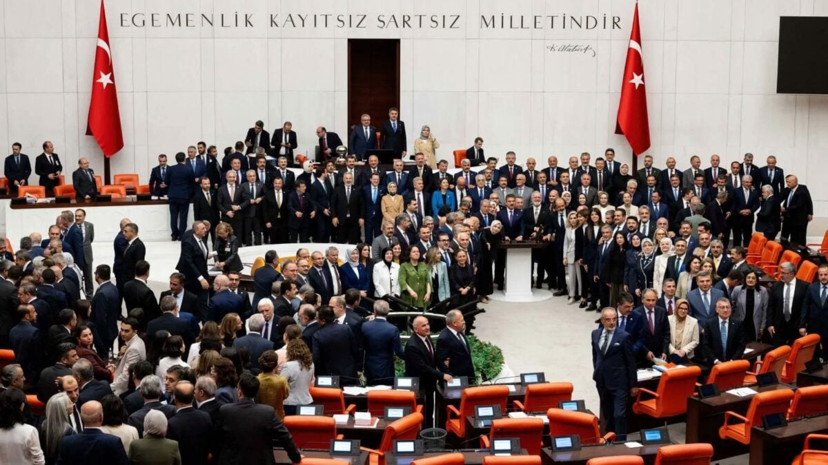 Τουρκία: Νόμος για την επανένταξη μαχητών του PKK – Χωρίς αμνηστία για τον Οτσαλάν 1 Τουρκία: Νόμος για την επανένταξη μαχητών του PKK – Χωρίς αμνηστία για τον Οτσαλάν
