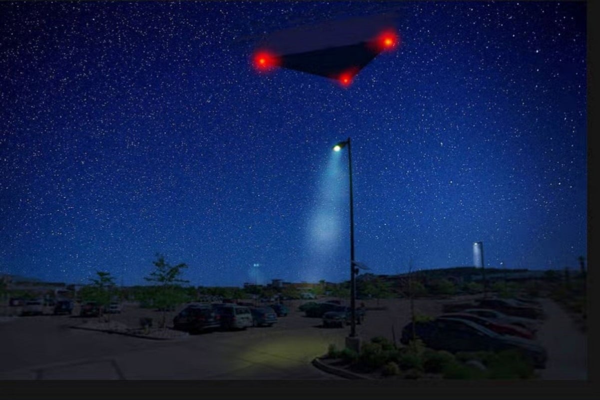 ΗΠΑ: Στη δημοσιότητα το 5ο πακέτο αρχείων για UFO – Το γιγάντιο τρίγωνο πάνω από αμερικανική βάση και η μεταλλική σφαίρα