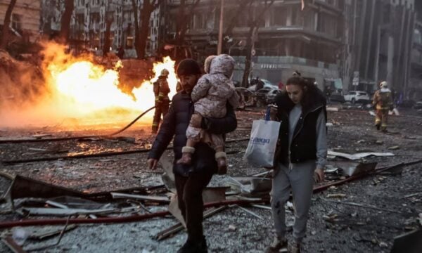 Ουκρανία: Τουλάχιστον 12 νεκροί και 33 τραυματίες από ρωσικά πλήγματα στο Κίεβο