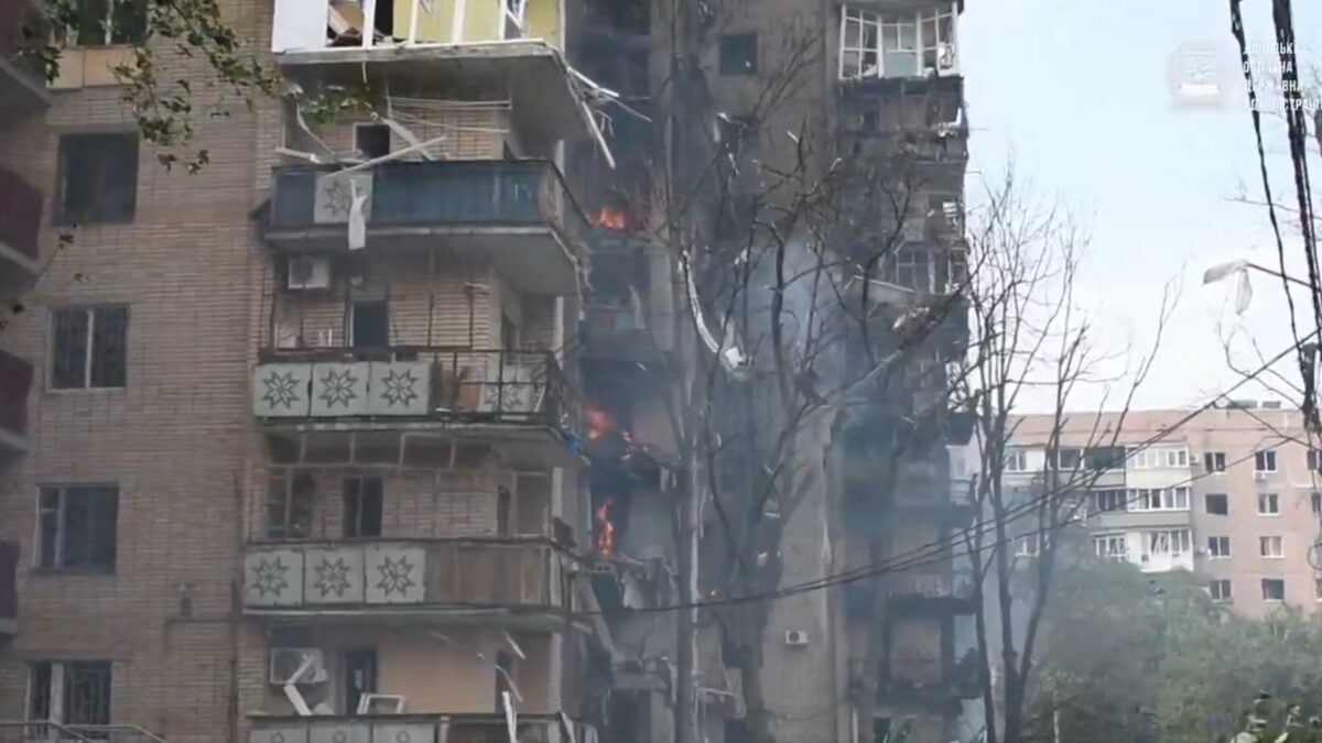 Ρωσικό σφυροκόπημα στο Κραματόρσκ: 1 νεκρός και 27 τραυματίες – Εκκενώνονται οικογένειες με παιδιά 1 Ρωσικό σφυροκόπημα στο Κραματόρσκ: 1 νεκρός και 27 τραυματίες – Εκκενώνονται οικογένειες με παιδιά