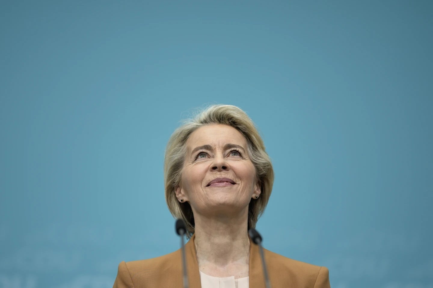 Politico: Οι καλοκαιρινές διακοπές των ηγετών της ΕΕ εν μέσω κρίσεων εξελίσσονται σε πολιτική παγίδα – Από τις κότες της Φον ντερ Λάιεν στη Θέουτα 17 Politico: Οι καλοκαιρινές διακοπές των ηγετών της ΕΕ εν μέσω κρίσεων εξελίσσονται σε πολιτική παγίδα – Από τις κότες της Φον ντερ Λάιεν στη Θέουτα