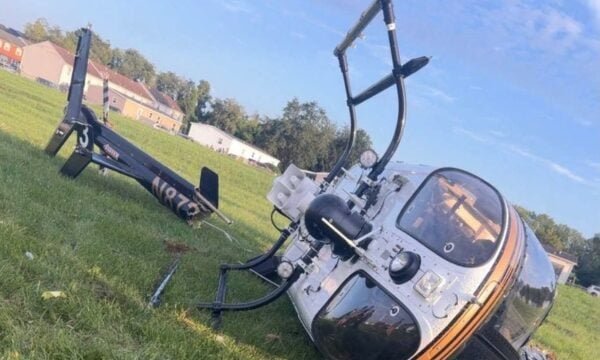 Βίντεο: Καρέ καρέ η σύγκρουση μικρού αεροσκάφους με ελικόπτερο της Πολιτειακής Αστυνομίας