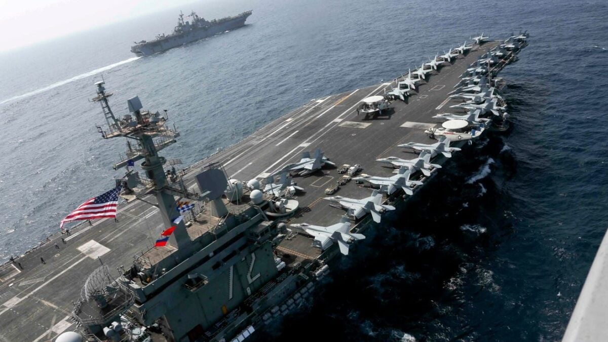 CENTCOM: Ψευδείς οι αναφορές για 7 νεκρούς στο αεροπλανοφόρο USS Abraham Lincoln 1 CENTCOM: Ψευδείς οι αναφορές για 7 νεκρούς στο αεροπλανοφόρο USS Abraham Lincoln