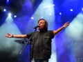 Ο Βασίλης Παπακωνσταντίνου ανακοίνωσε το τέλος της καλοκαιρινής του περιοδείας – «Υπόσχομαι ότι θα τα πούμε σύντομα»
