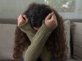 Θήβα: 16χρονη κατηγορεί 15χρονο και φίλο του ότι την βίασαν μέσα στο σπίτι της