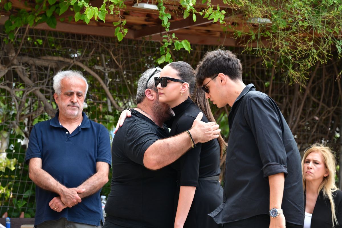 Γωγώ Μαστροκώστα: Σήμερα θα έκλεινε τα 56 - Η ανάρτηση του Χάρη Σιανίδη 14 Βικτώρια Δέλλα Μαστροκώστα