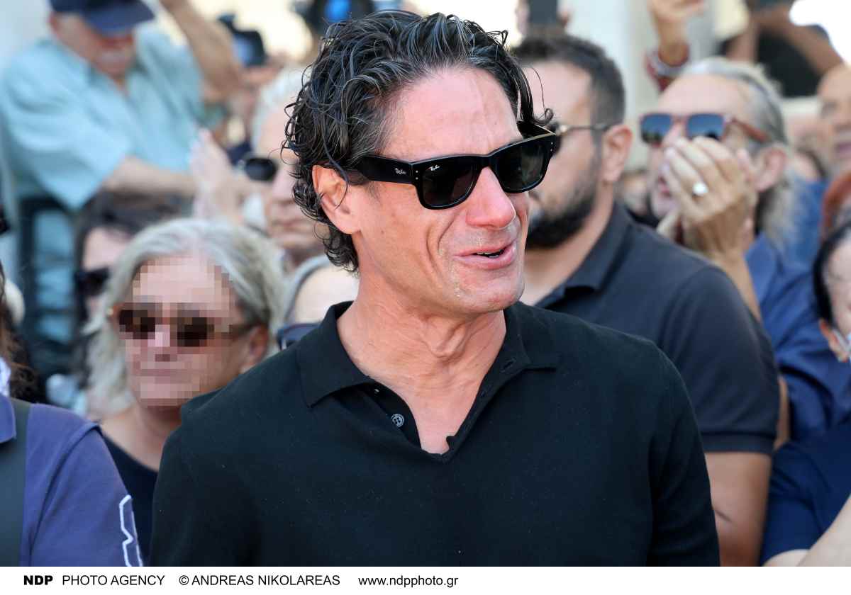 Βλάχος: Στην κηδεία του Καλογερόπουλου – Η στιγμή που σήκωσε το φέρετρο (Φωτογραφίες) 12 Πάνος Βλάχος