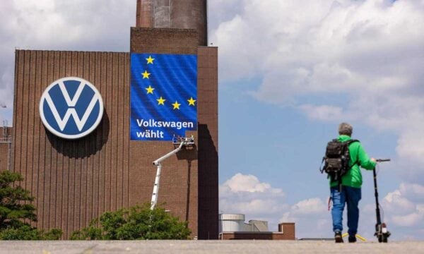 Αναβρασμός στην Wolkswagen: Οι μισές από τις 50.000 επιπλέον περικοπές θέσεων εργασίας θα επηρεάσουν την Γερμανία