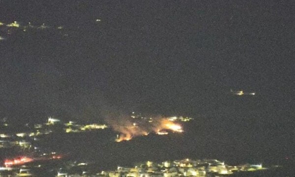 Φωτιά στον Βόλο στην περιοχή Αϊβαλιώτικα: Κινητοποίηση της πυροσβεστικής
