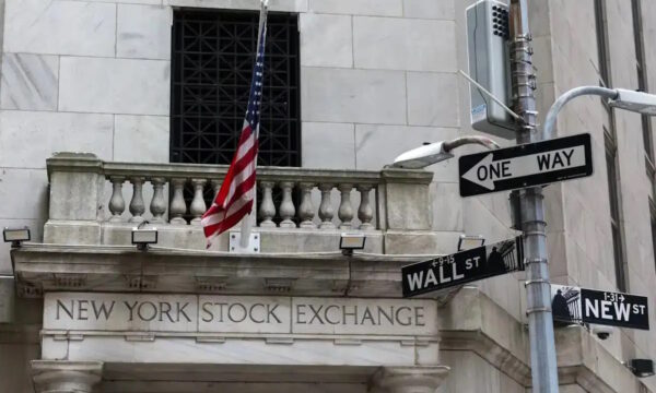 Wall Street: Οριακές απώλειες λόγω πληθωρισμού