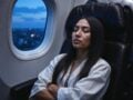 Ύπνος στο αεροπλάνο: Πώς να κοιμηθείτε καλύτερα σε μια πτήση, σύμφωνα με αεροσυνοδούς