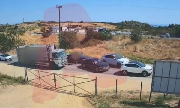 Χαλκιδική: Καρέ καρέ ο άγριος ξυλοδαρμός οδηγού απορριμματοφόρου που τους έκανε παρατήρηση στον δρόμο