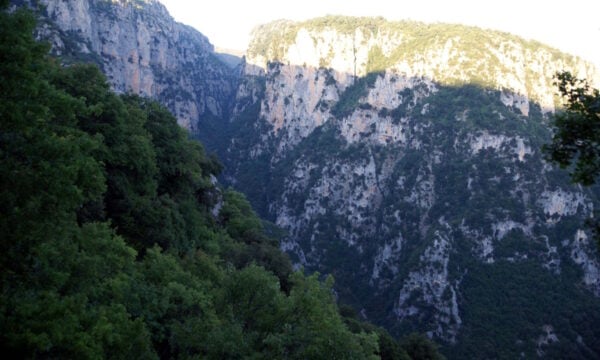 Θεσπρωτία: Νεκρός 20χρονος τουρίστας από τη Χιλή σε χαράδρα στα ελληνοαλβανικά σύνορα