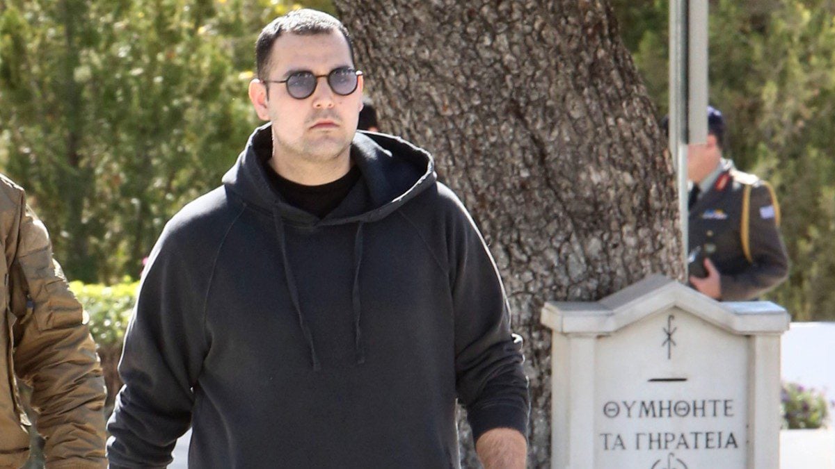 Χρίστος Κούγιας: Τέλος στα δημοσιεύματα για την προσωπική του ζωή 9 Ο Χρίστος Κούγιας στο τρισάγιο του πατέρα του
