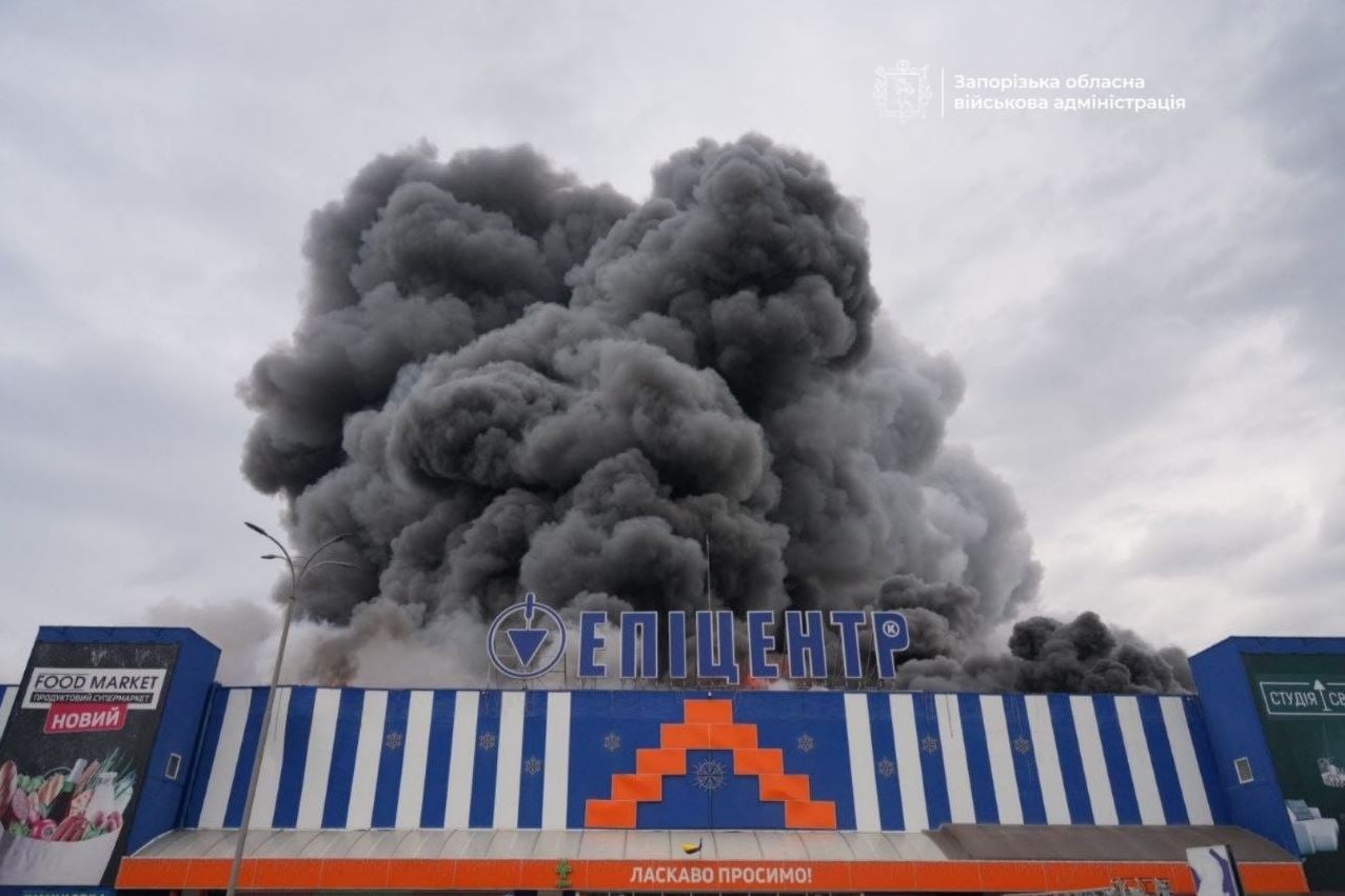 Ουκρανία: Ρωσικές επιθέσεις και χτύπημα drone σε ηλικιωμένο ζευγάρι, βίντεο από το περιστατικό 9 ΟΥΚΡΑΝΙΑ ΖΑΠΟΡΙΖΙΑ