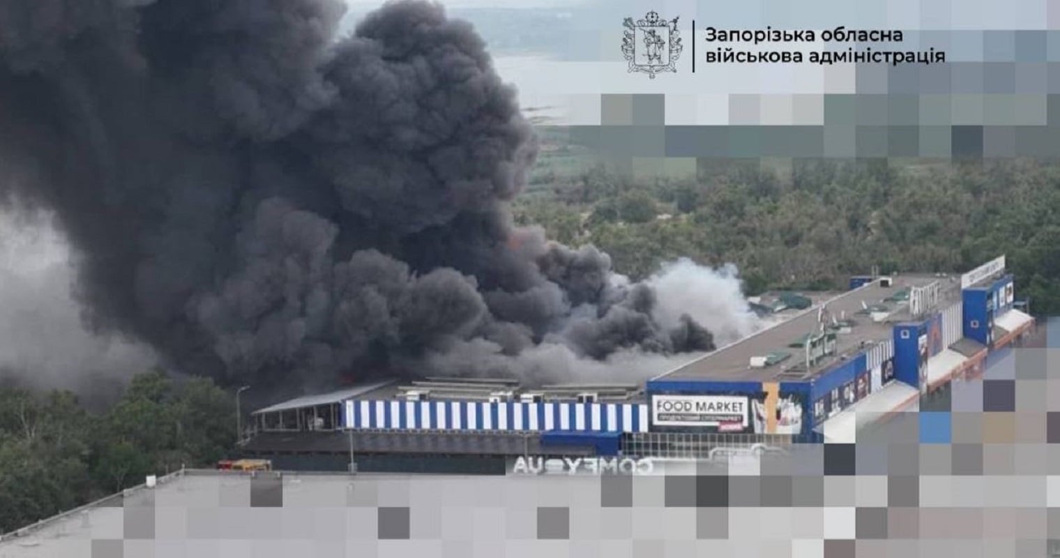 Ουκρανία: Ρωσικές επιθέσεις και χτύπημα drone σε ηλικιωμένο ζευγάρι, βίντεο από το περιστατικό 11 Ρωσικές δυνάμεις έπληξαν υπεραγορά Epicenter στην πόλη Ζαπορίζια το πρωί της 28ης Αυγούστου 2026. Τουλάχιστον τέσσερις άνθρωποι τραυματίστηκαν από την επίθεση, σύμφωνα με τις τοπικές Αρχές. Πηγή φωτογραφιών: Περιφερειάρχης Ιβάν Φεντόροφ/Telegram