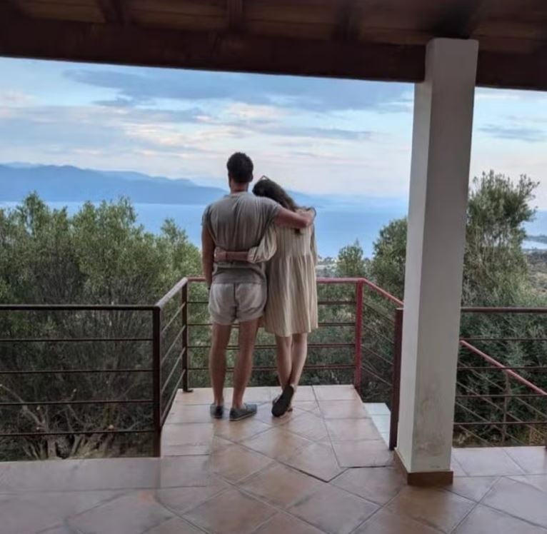Φωτιά στην Αιγιάλεια: Καταστράφηκε το σπίτι ζευγαριού από τη Βρετανία με 3 παιδιά λίγο πριν μετακομίσουν – Είχαν πουλήσει τα πάντα για να το φτιάξουν 16 φωτιά, Αιγιάλεια, ζευγάρι, σπίτι, Βρετανία