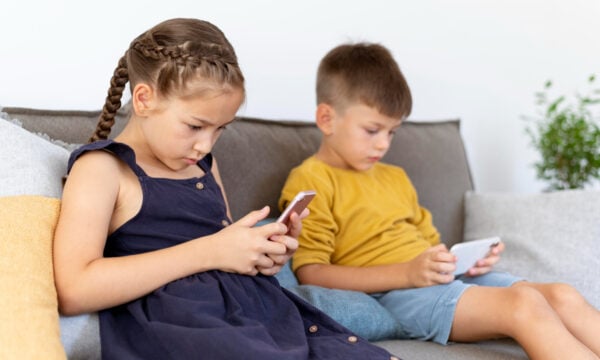 EU KIDS Act: Η Κομισιόν προτείνει περιορισμό στα social media για παιδιά κάτω των 13 ετών – Τα «μίνι προφίλ» και οι «γονείς στο τιμόνι»