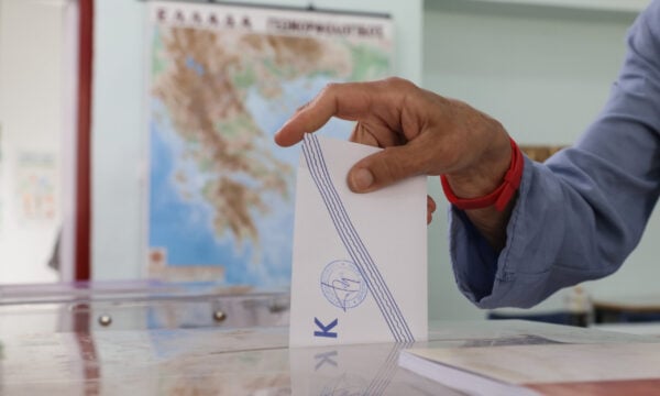 Δημοσκόπηση Interview: Πρωτιά για τη ΝΔ με 26,3%, δεύτερη η ΕΛΑΣ – ακρίβεια το βασικό πρόβλημα