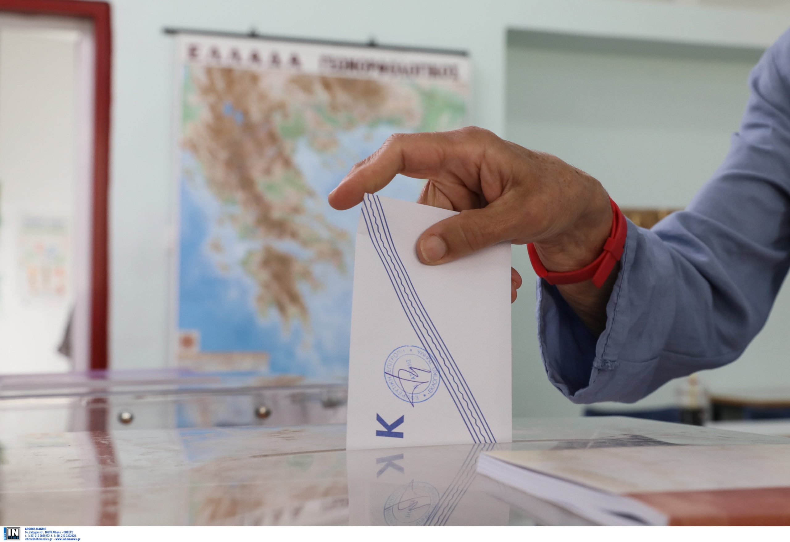 Δημοσκόπηση Interview: Πρωτιά για τη ΝΔ με 26,3%, δεύτερη η ΕΛΑΣ – ακρίβεια το βασικό πρόβλημα