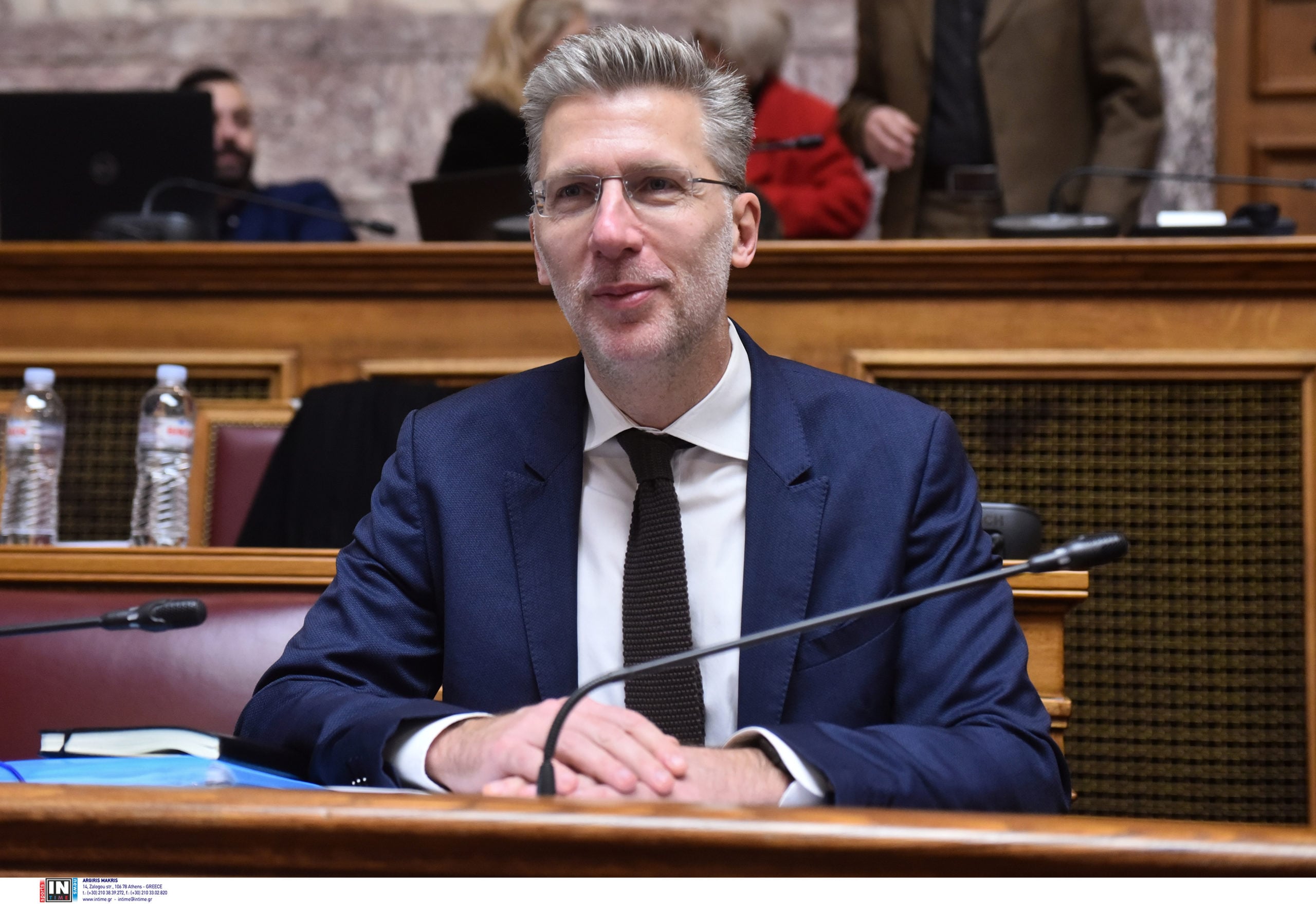 ΕΛΑΣ: «Ο κ. Σκέρτσος μπέρδεψε το εισόδημα με την περιουσία» – «Ασυγχώρητη προχειρότητα και αριστερή αυταπάτη», απαντά ο υπουργός Επικρατείας