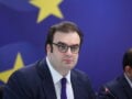 Κυριάκος Πιερρακάκης: «Είμαστε δίπλα σε εκπαιδευτικούς, γιατρούς και νοσηλευτές που εργάζονται μακριά από τα σπίτια τους»