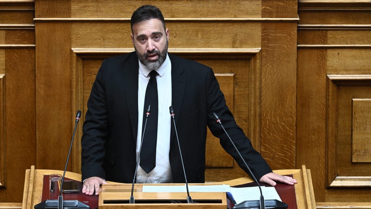 Ένταση στη Βουλή: Ο Γιώργος Μανούσος δήλωσε ότι εκπροσωπεί το κόμμα που στηρίζει ο Κασιδιάρης – Σφοδρές αντιδράσεις από Καζαμία και Κατσώτη 1 Ένταση στη Βουλή: Ο Γιώργος Μανούσος δήλωσε ότι εκπροσωπεί το κόμμα που στηρίζει ο Κασιδιάρης – Σφοδρές αντιδράσεις από Καζαμία και Κατσώτη