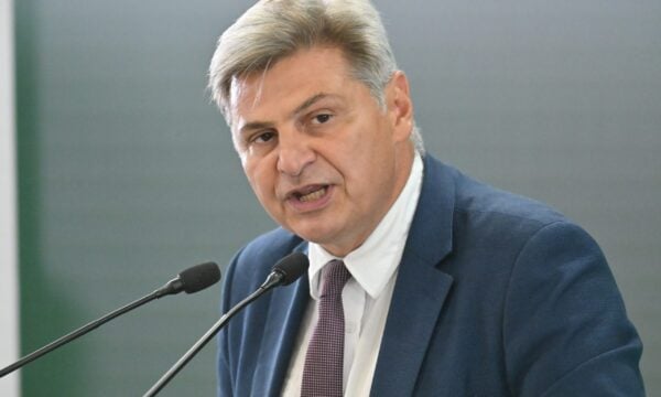 Φαραντούρης για Σδούκου: «Απάντησα πολιτικά και μόνο – Ουδέποτε προσέδωσα οποιαδήποτε άλλη χροιά, όπως υπαινίσσεται η ίδια»