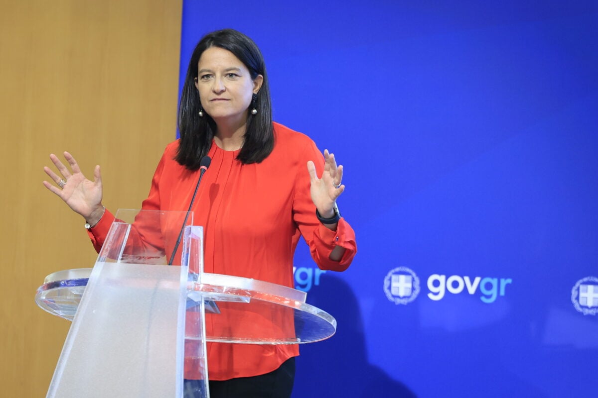 Η Κεραμέως τονίζει πως οι μαθητές είναι το μέλλον της ελληνικής οικονομίας