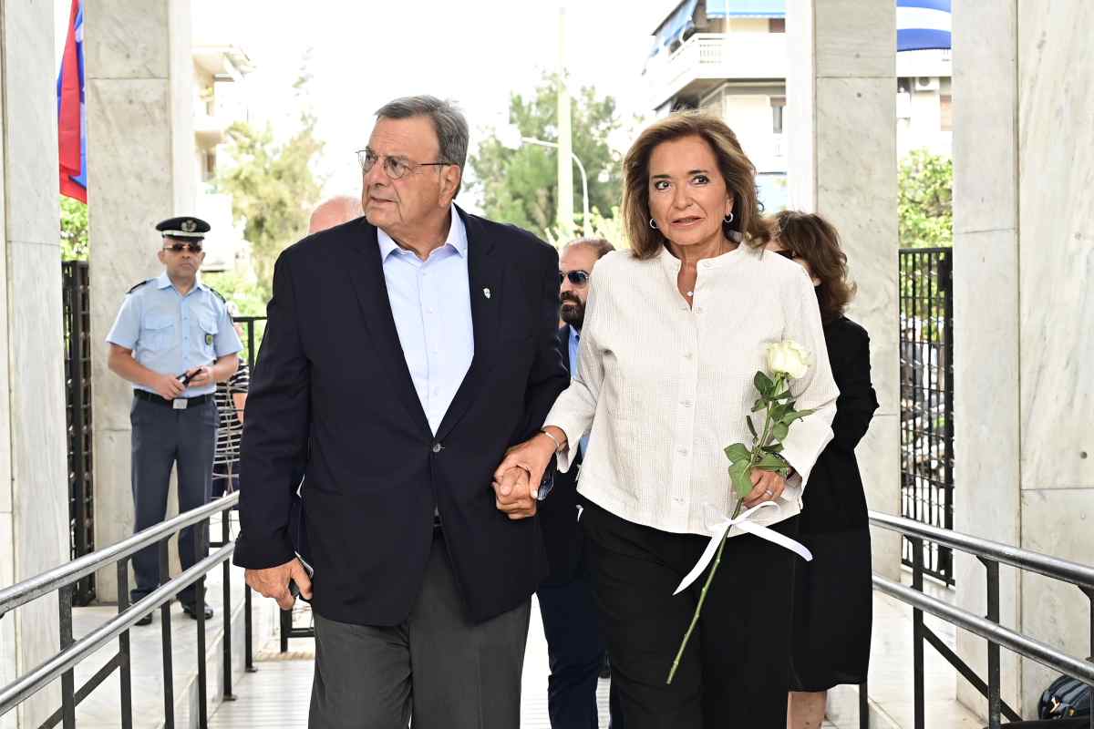 Μαργαρίτα Παπανδρέου: Το τελευταίο αντίο στο Α’ Νεκροταφείο – Τα παιδιά, τα εγγόνια της και πλήθος πολιτικών στην κηδεία 15 Ντόρα Μπακογιάννη, Ισίδωρος Κούβελος