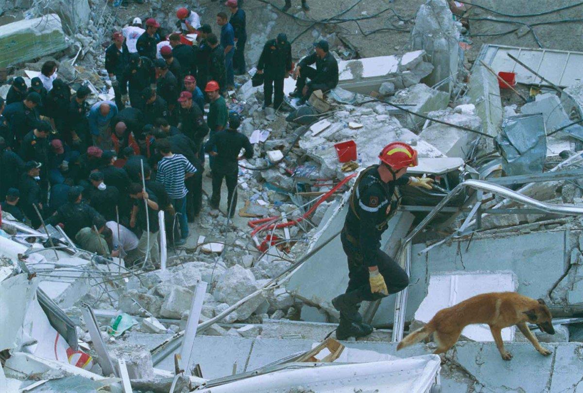 Σαν σήμερα ο σεισμός του 1999: Τα 15 δευτερόλεπτα που κλόνισαν την ...