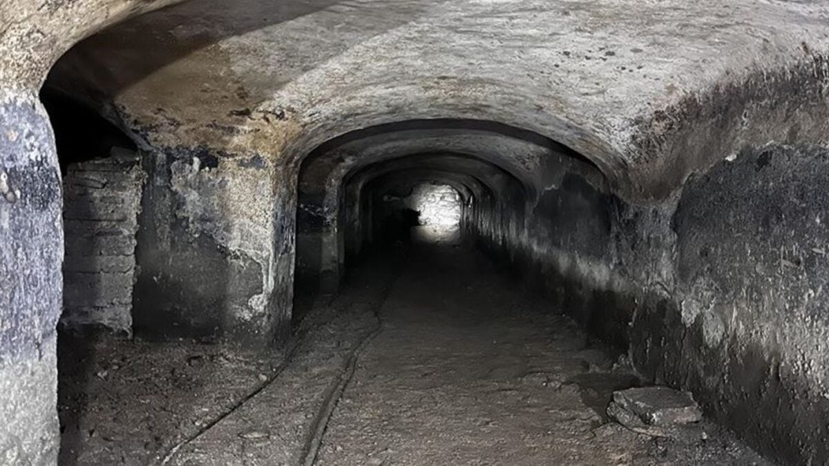 Αγιά Σοφιά: Τούνελ 9 χιλιομέτρων και 1.600 ετών κάτω από τον ναό – Τι αποκάλυψε ο Τούρκος υπουργός Πολιτισμού 4 Αγιά Σοφιά: Τούνελ 9 χιλιομέτρων και 1.600 ετών κάτω από τον ναό – Τι αποκάλυψε ο Τούρκος υπουργός Πολιτισμού
