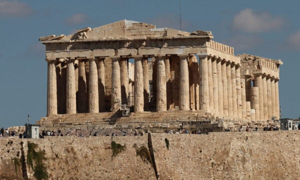 Νέα μαθηματική μελέτη αμφισβητεί τον λόγο πίσω από τις καμπύλες του Παρθενώνα
