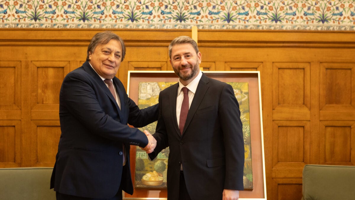 Στην Κοινοβουλευτική Ομάδα του ΠΑΣΟΚ ο Αλέξανδρος Αυλωνίτης – Ανδρουλάκης: «Χαίρομαι που θα ενώσουμε τις δυνάμεις μας για την πολιτική αλλαγή» 2 Στην Κοινοβουλευτική Ομάδα του ΠΑΣΟΚ ο Αλέξανδρος Αυλωνίτης – Ανδρουλάκης: «Χαίρομαι που θα ενώσουμε τις δυνάμεις μας για την πολιτική αλλαγή»