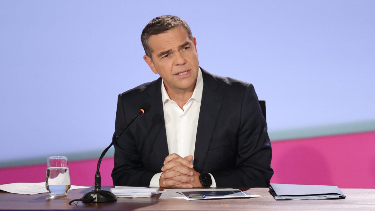 Αλέξης Τσίπρας: Απάντησε στον Κυριάκο Μητσοτάκη με τραγούδι – «Μου ’φαγες όλα τα δαχτυλίδια» 1 Αλέξης Τσίπρας: Απάντησε στον Κυριάκο Μητσοτάκη με τραγούδι – «Μου ’φαγες όλα τα δαχτυλίδια»