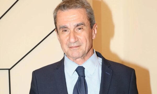 Ανδρέας Λοβέρδος: Βανδάλισαν το γραφείο του με κόκκινες μπογιές – Οι φωτογραφίες