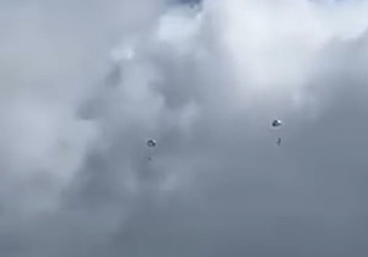 Βρετανία: Συντριβή εκπαιδευτικού Hawk της RAF στην Ουαλία – Εκτινάχθηκαν οι δύο πιλότοι 7 Τα δύο μέλη του πληρώματος εκτινάχθηκαν πριν από τη συντριβή του αεροσκάφους κοντά στη βάση RAF Valley. Πηγή: Gareth Davies / Daily Post