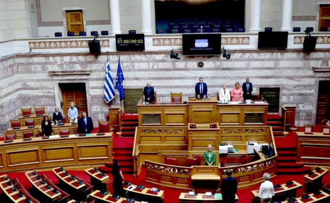 Βουλή: Στην Ολομέλεια η ψήφιση του νομοσχεδίου για σύστημα προαγωγών προϊσταμένων στο Δημόσιο – Τι αναφέρει