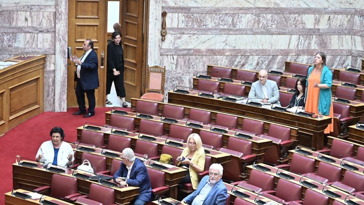 Στη Βουλή το νομοσχέδιο για τους δημόσιους υπαλλήλους: Οι νέοι κανόνες για την υπηρεσιακή εξέλιξη 1 Στη Βουλή το νομοσχέδιο για τους δημόσιους υπαλλήλους: Οι νέοι κανόνες για την υπηρεσιακή εξέλιξη