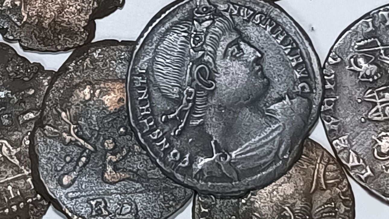 Γερμανία: Ερασιτέχνης ερευνητής εντόπισε μεγάλο ρωμαϊκό θησαυρό 934 ασημένιων νομισμάτων