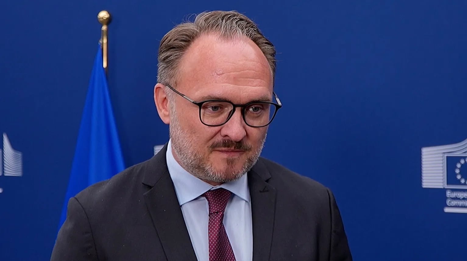 Επίτροπος Ενέργειας: Στο τραπέζι η χαλάρωση κανόνων για την ενέργεια και τα καύσιμα