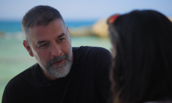 Δύο μαύρα πουκάμισα: Η Μαρκέλλα αναστατώνεται από την παρουσία του Μανούσου