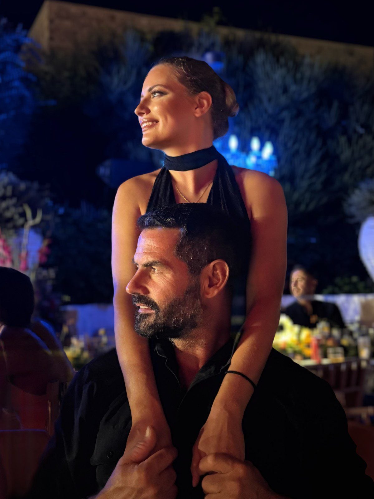 Ντόρα Μακρυγιάννη: Νέα σελίδα στην προσωπική της ζωή – Οι αγκαλιές με τον σύντροφό της στη Σχοινούσα 12 Η Ντόρα Μακρυγιάννη με τον σύντροφό της