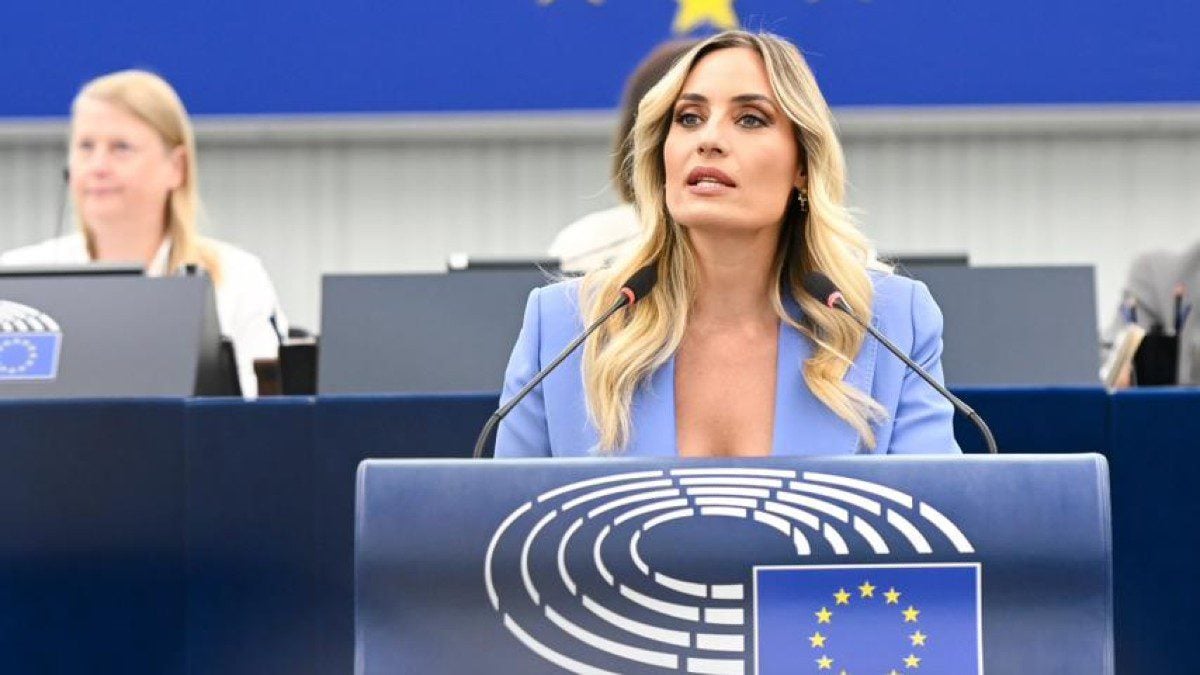 Ελεονώρα Μελέτη: Εργασιακό bullying, εκβιασμός, παρενόχληση και απώλεια αρμοδιοτήτων επειδή δεν ενέδωσε 2 Ελεονώρα Μελέτη: Εργασιακό bullying, εκβιασμός, παρενόχληση και απώλεια αρμοδιοτήτων επειδή δεν ενέδωσε